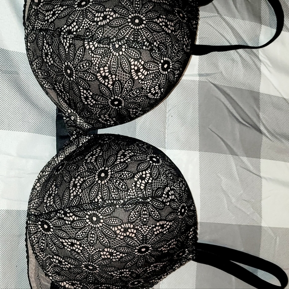 VS Bra - Picture 1 of 4